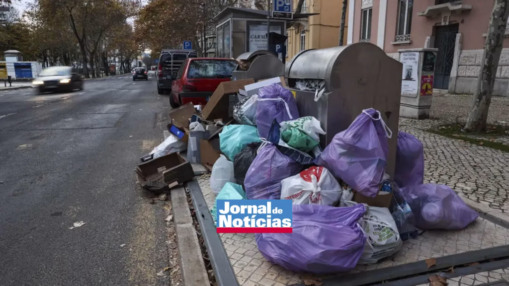 Chegada do verão faz disparar lixo nas ruas