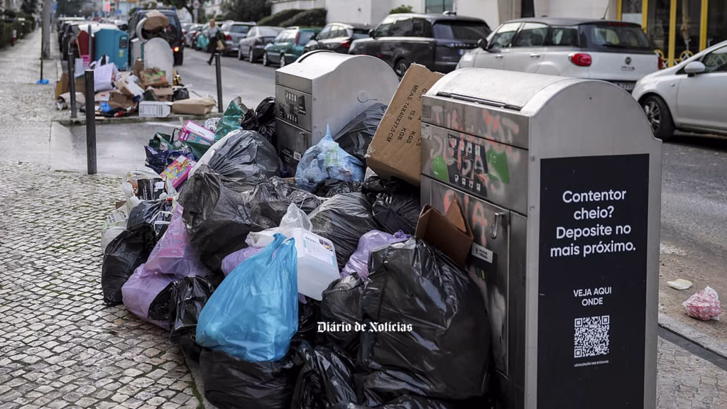Vem aí o verão e, com ele, demasiado lixo: no ano passado foram mais de 1,8 milhões de toneladas